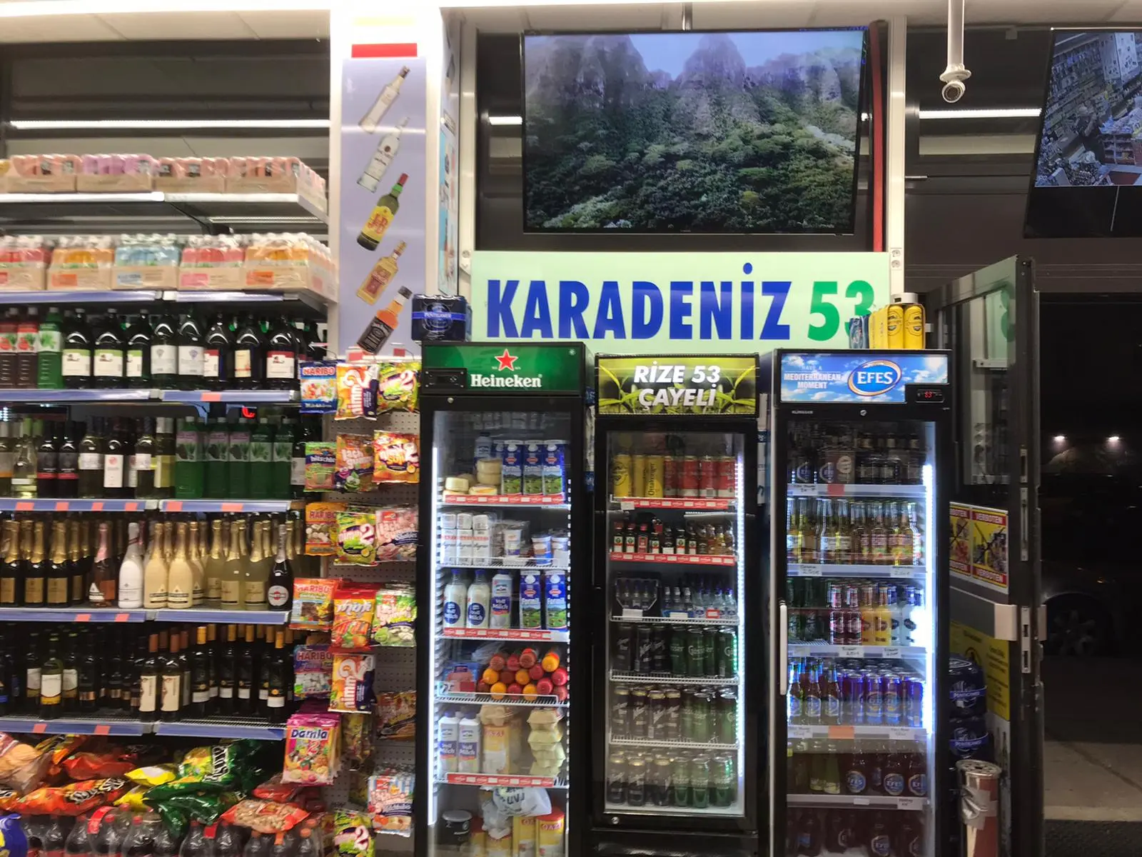 Blick in den U3 Getränke Shop, Bild 6
