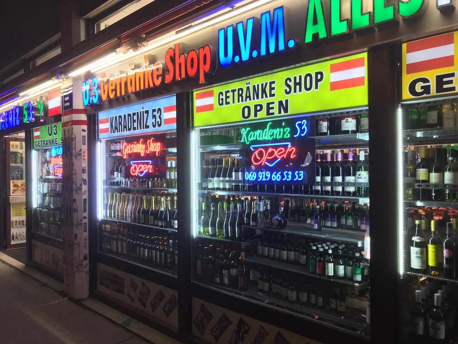 Blick in den U3 Getränke Shop, Bild 9