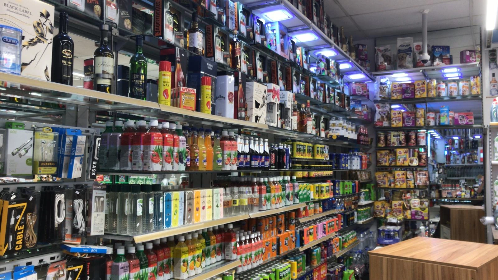 Blick in den U3 Getränke Shop, Bild 10